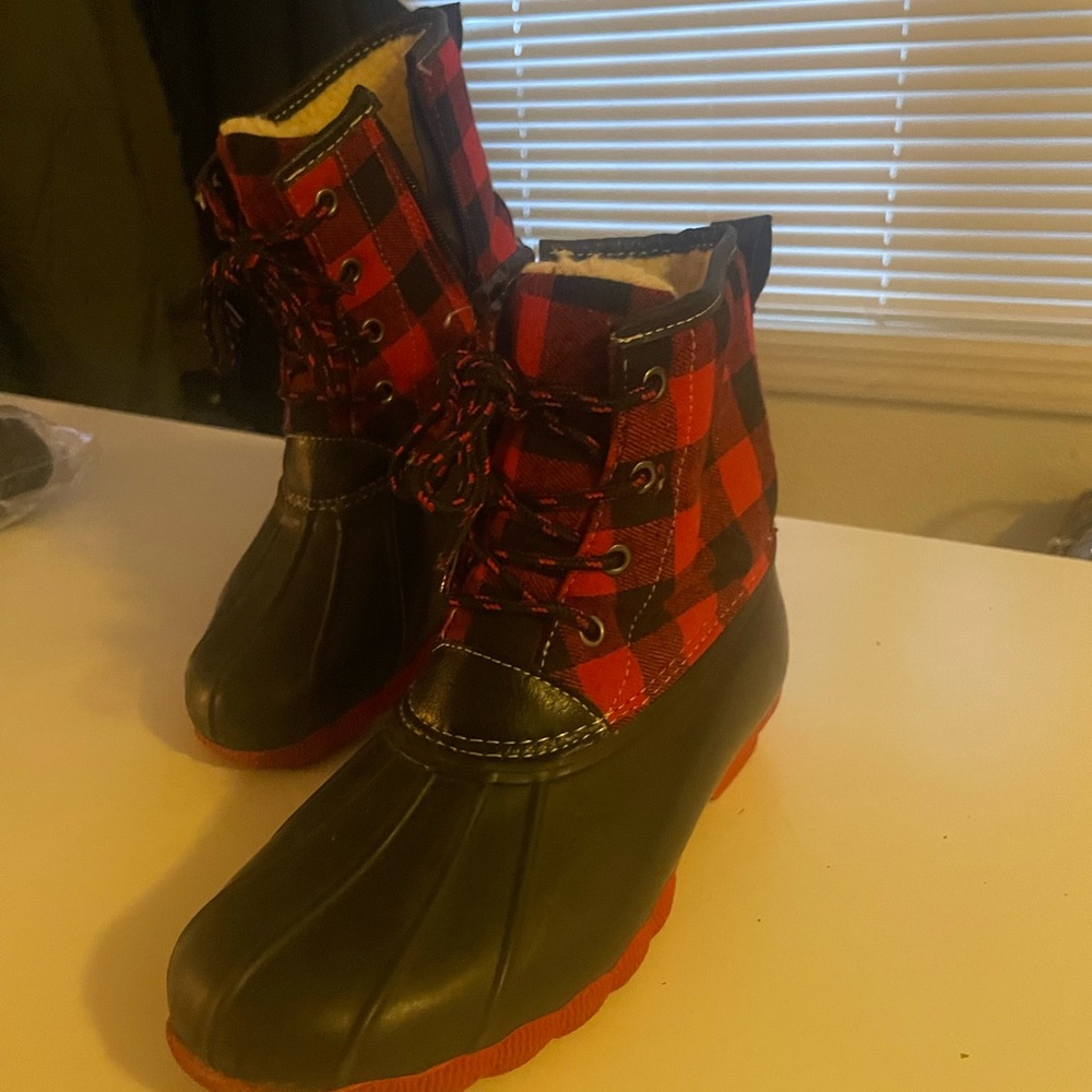 Red and Black Duck Boots Women Size 7